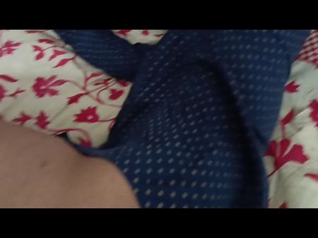 maa ke samne choda bf bathroom dekha video